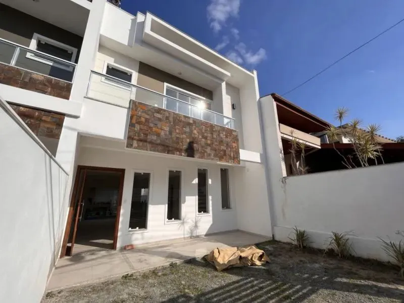 Sobrado com 3 Quartos sendo 1 Suíte, 2 Vagas de Garagem - 124,44 m² bairro Escola Agrícola