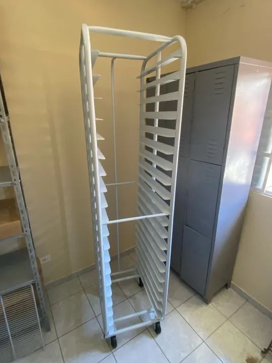 Carrinho de Padaria Esqueleto Aberto em Aço Inox na cor Branca 60x40