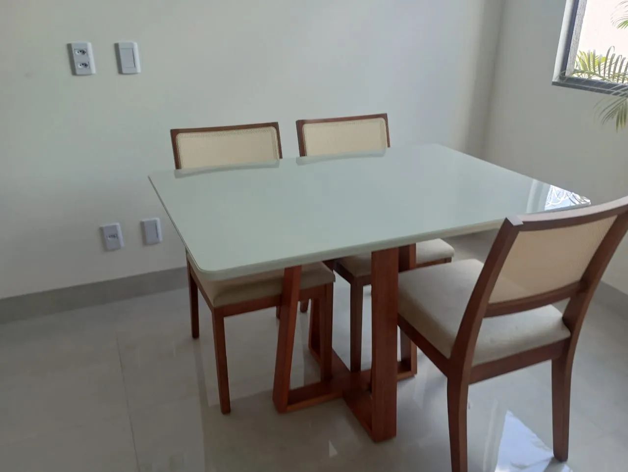 Mesa de Jantar com 4 Cadeiras - Elegância e Conforto - Foto 2