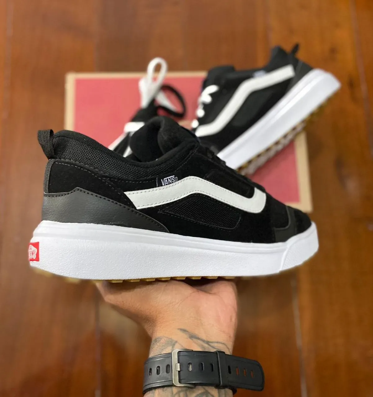Tênis Vans Preto com Branco - Novo e Original