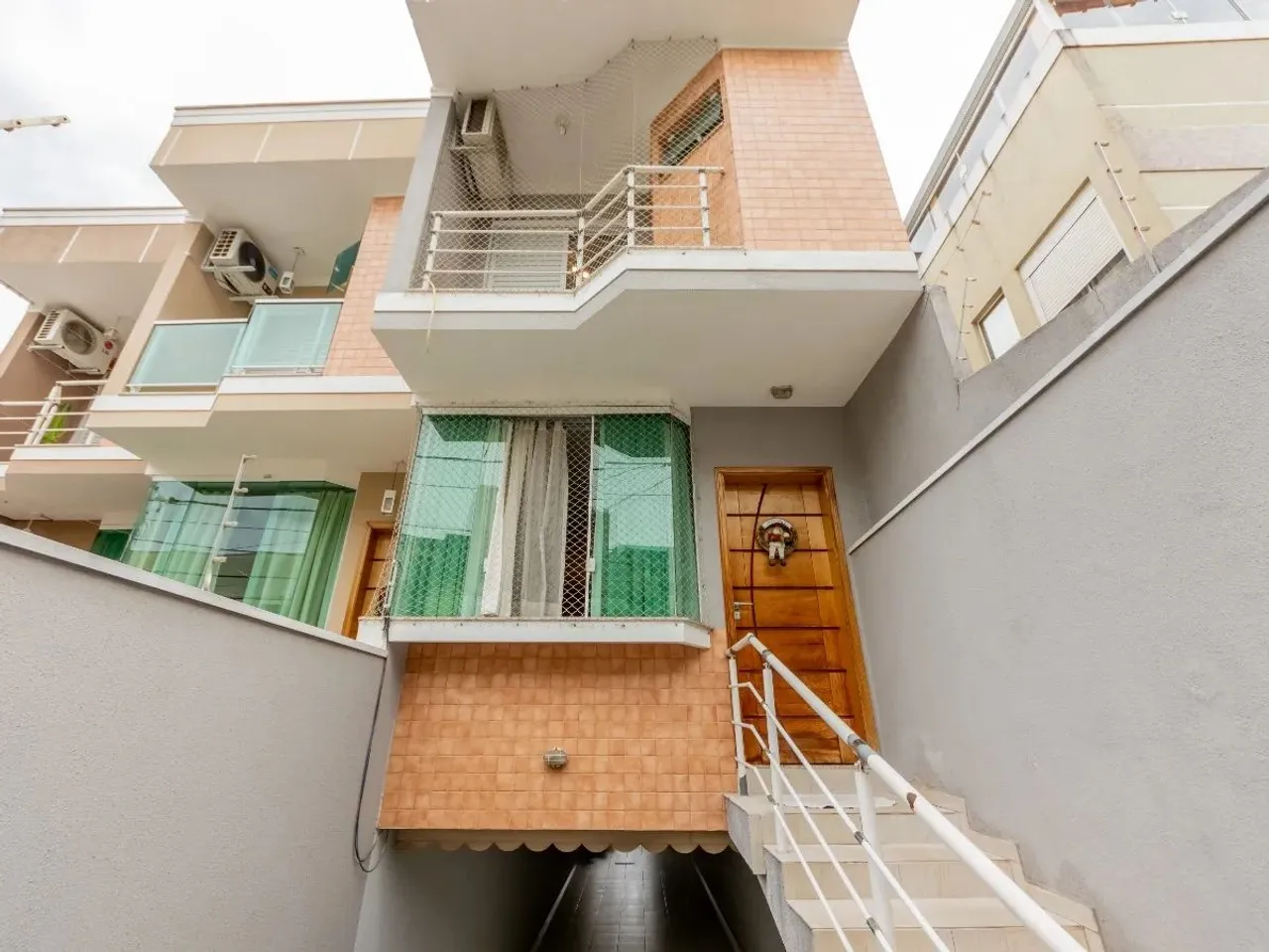 Sobrado para venda com 3 quartos, sendo 1 suíte, 190m²