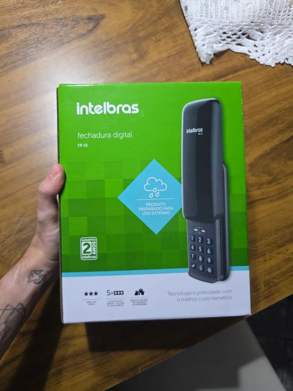 Fechadura Digital Intelbras FR10 | Uso externo e interno | Antiarrombamento | 9 senhas e +