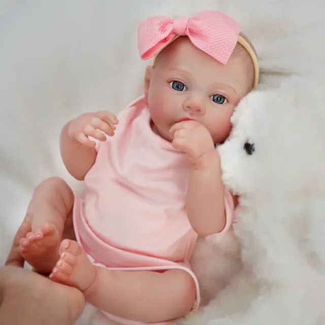 Boneca Bebê Reborn Pintada Realista 48cm Menina Fofa Corpo de Silicone - Foto 4