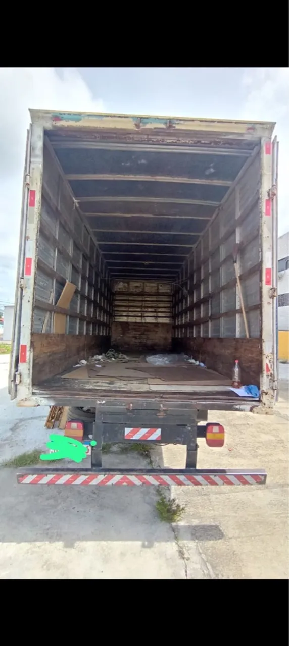Vendo ou troco Baú comprimento 6.20 altura 2.60 largura 2.40. 15.000 negociável 