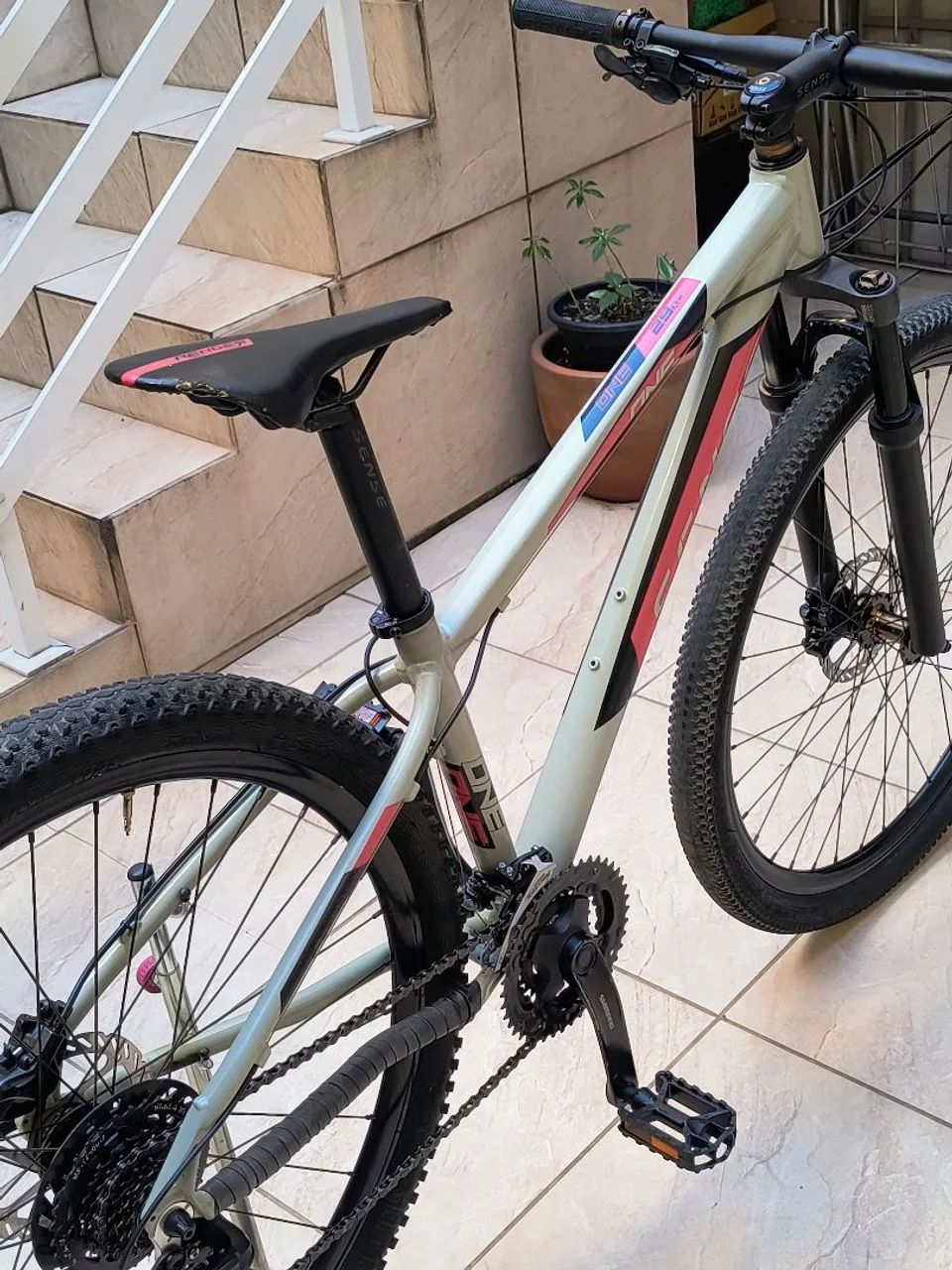Bicicleta sense one 15 S MTB bike cinza/rosa.<br><br> - Foto 2