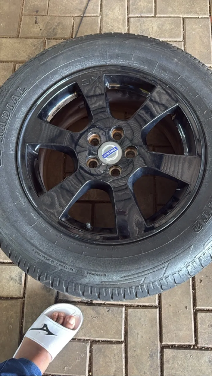 Rodas c pneus aro 17 5x108 original da volvo