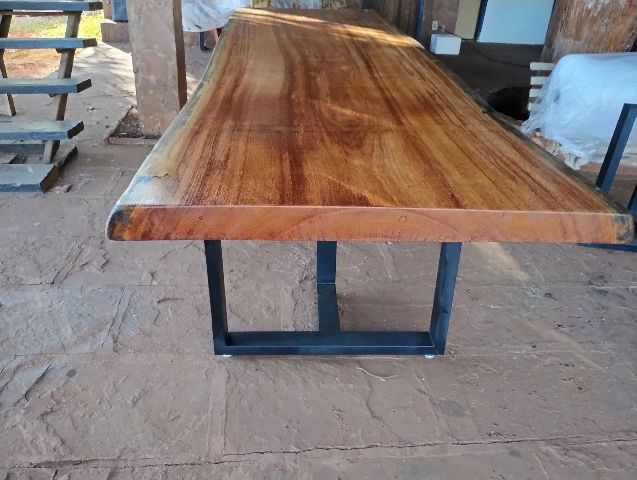 Mesa de madeira maciça com design moderno - Foto 4