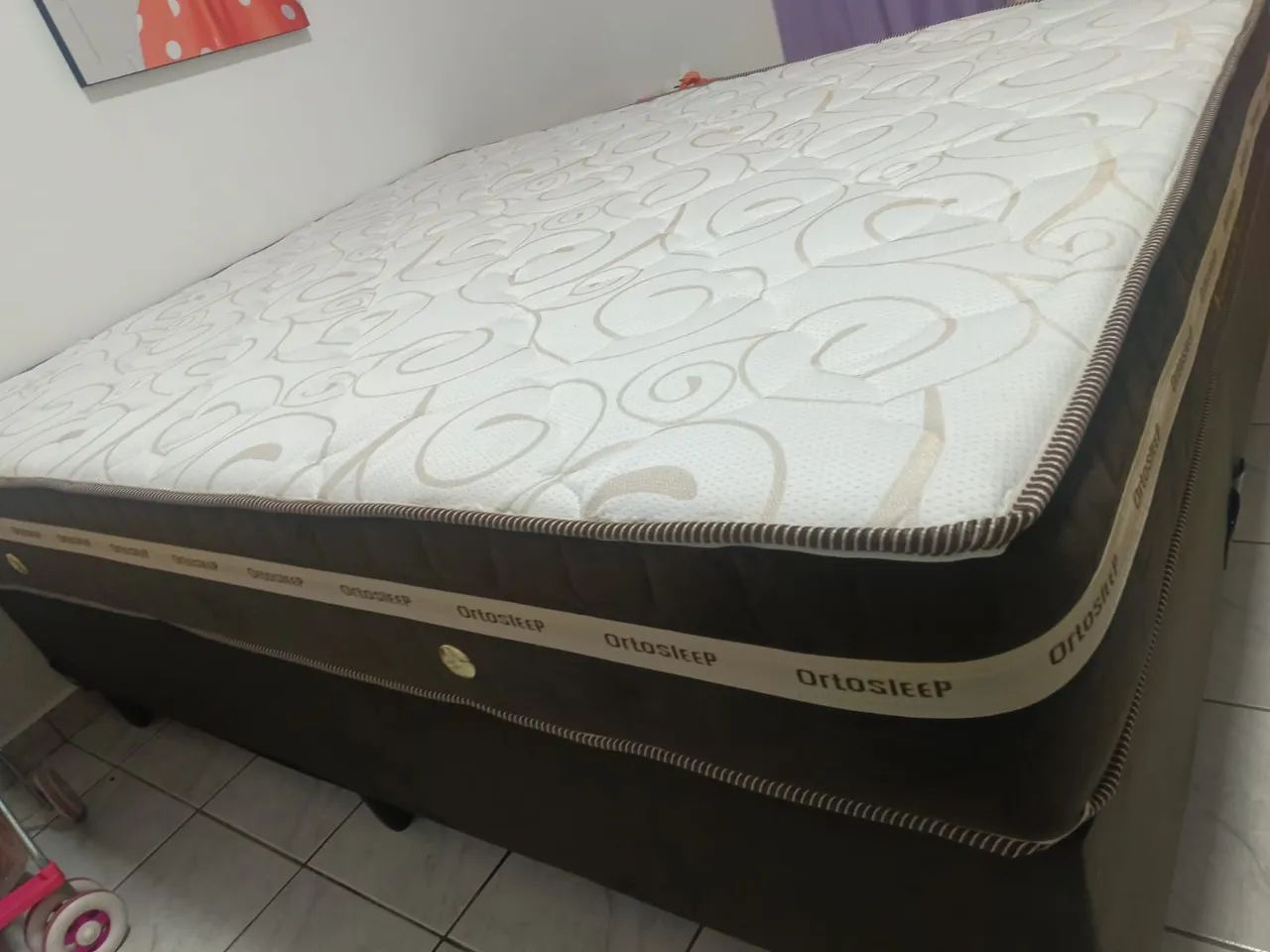 Cama queen size grátis entrega e travesseiro - Foto 3