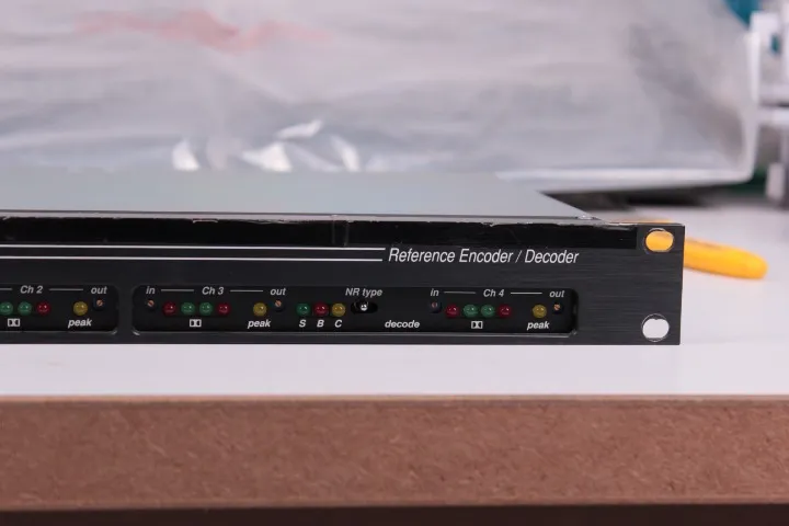 Redutor de Ruídos Dolby - Equipamento de estúdio