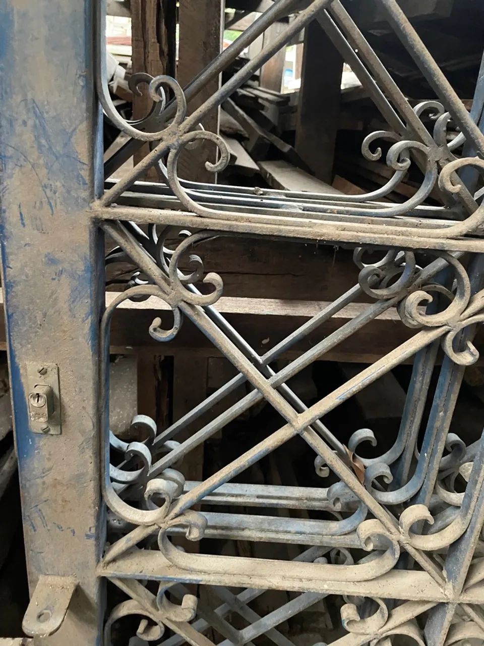 Portão Antigo de Ferro Desenhado - 3 folhas de 1,53 x 2,20 - Foto 5