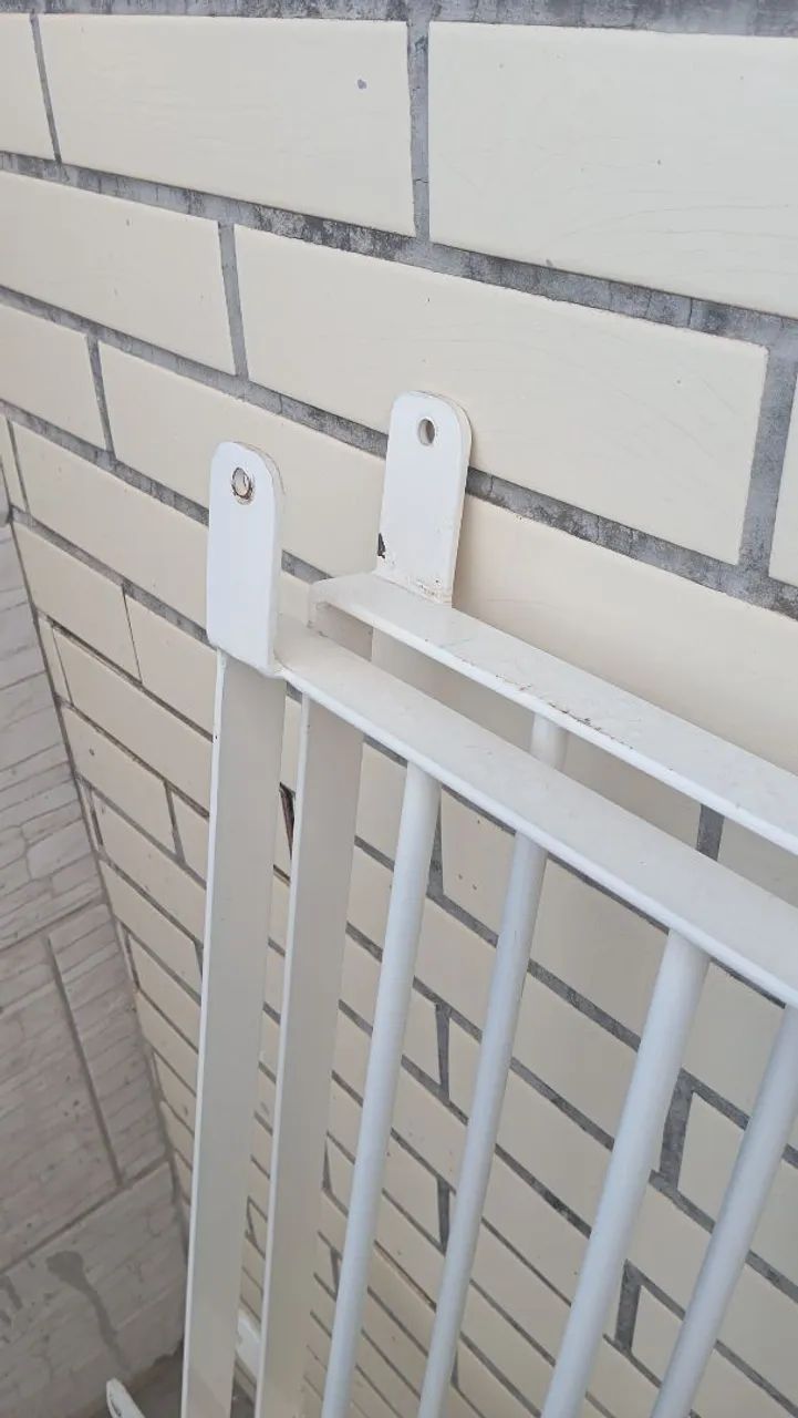 Grade de proteção para janela em ótimo estado - Foto 2