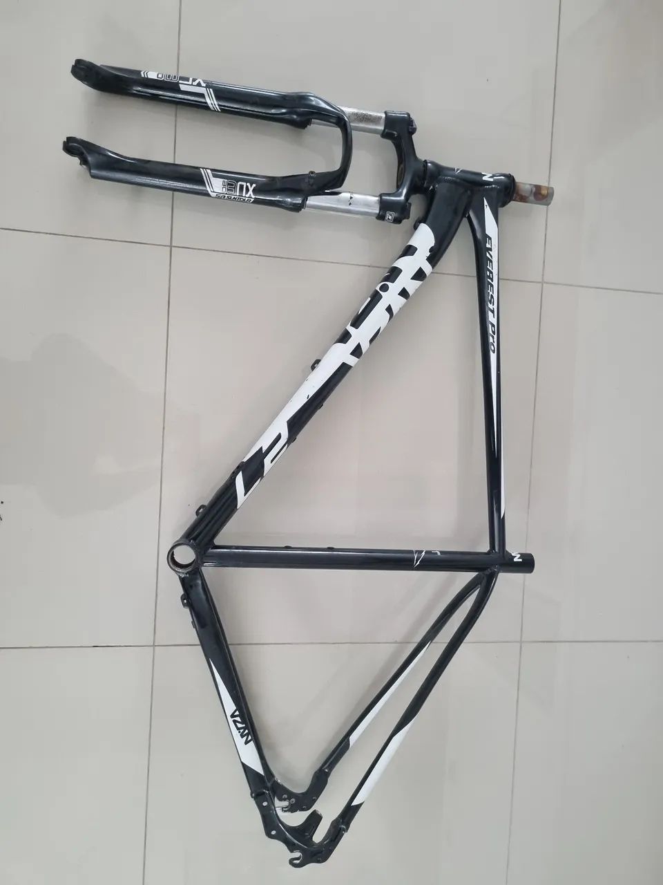 Quadro Vzan aro 27,5, suspensão + Aros