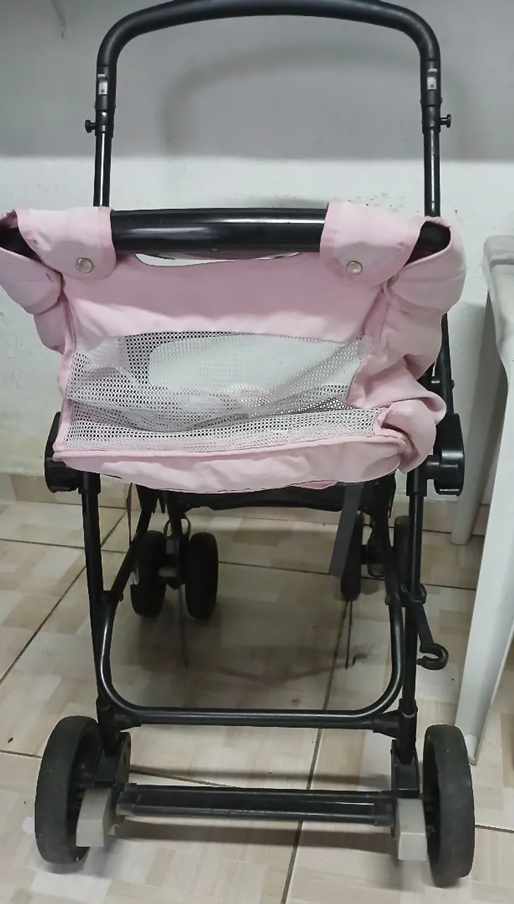 Carrinho de Bebê Rosa Compacto