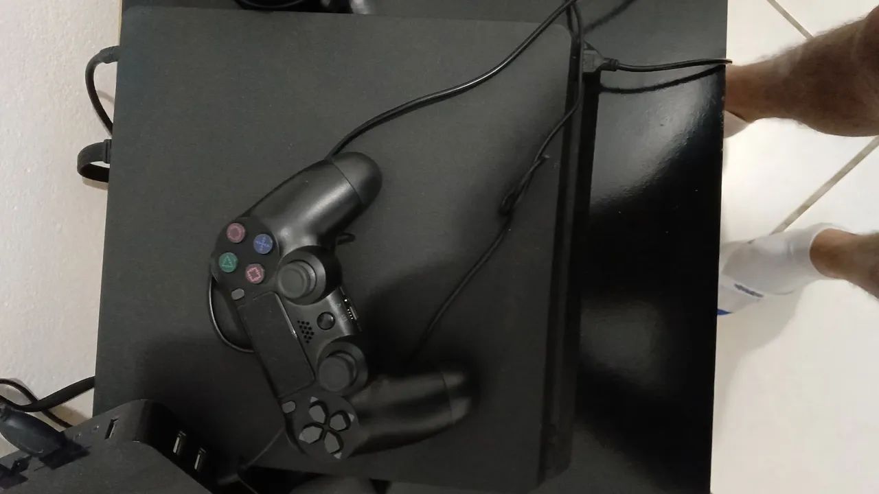  Vendo Playstation 4 Slim 500 giga - Foto 2