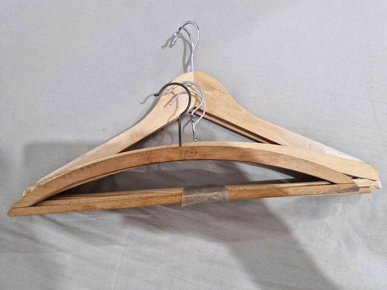 Cabide de madeira  - Foto 2