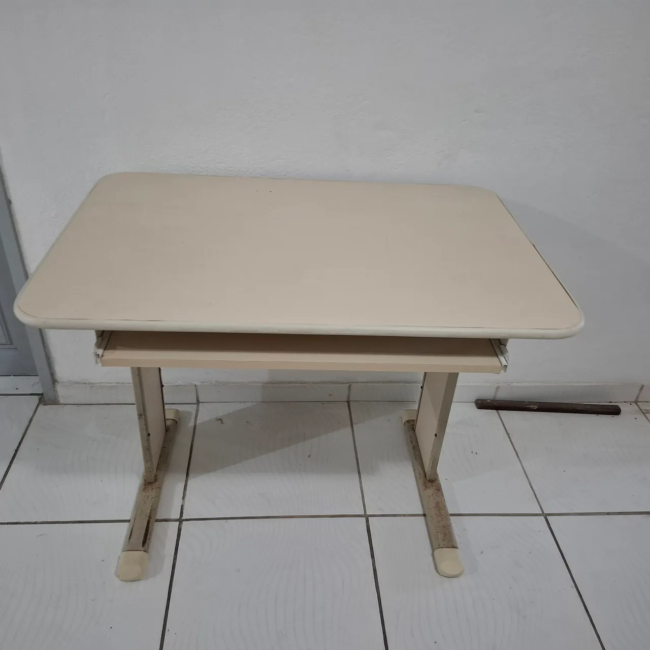 Mesa de escritório pequena e grande