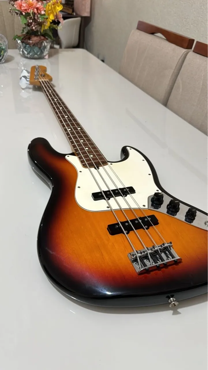 Baixo Fender Jazz Bass Sunburst
