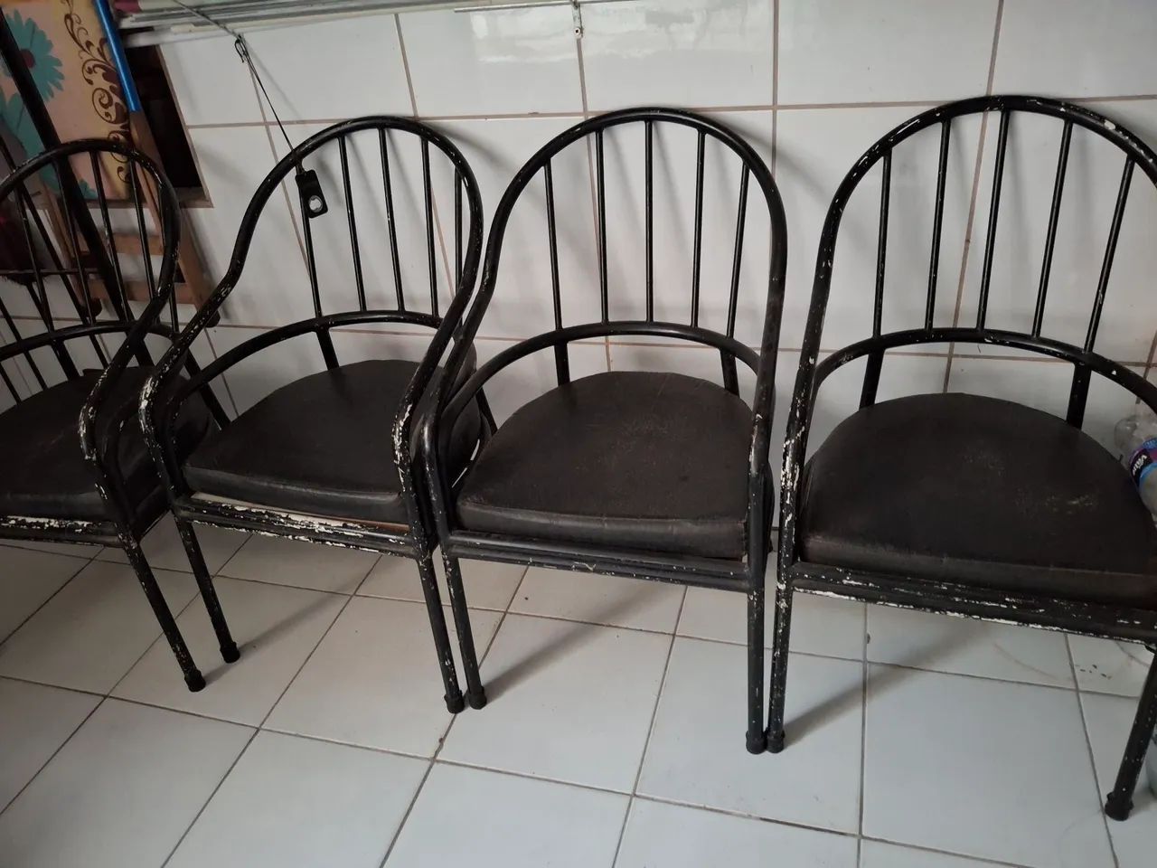 Jogo de cadeiras pretas 399 reais