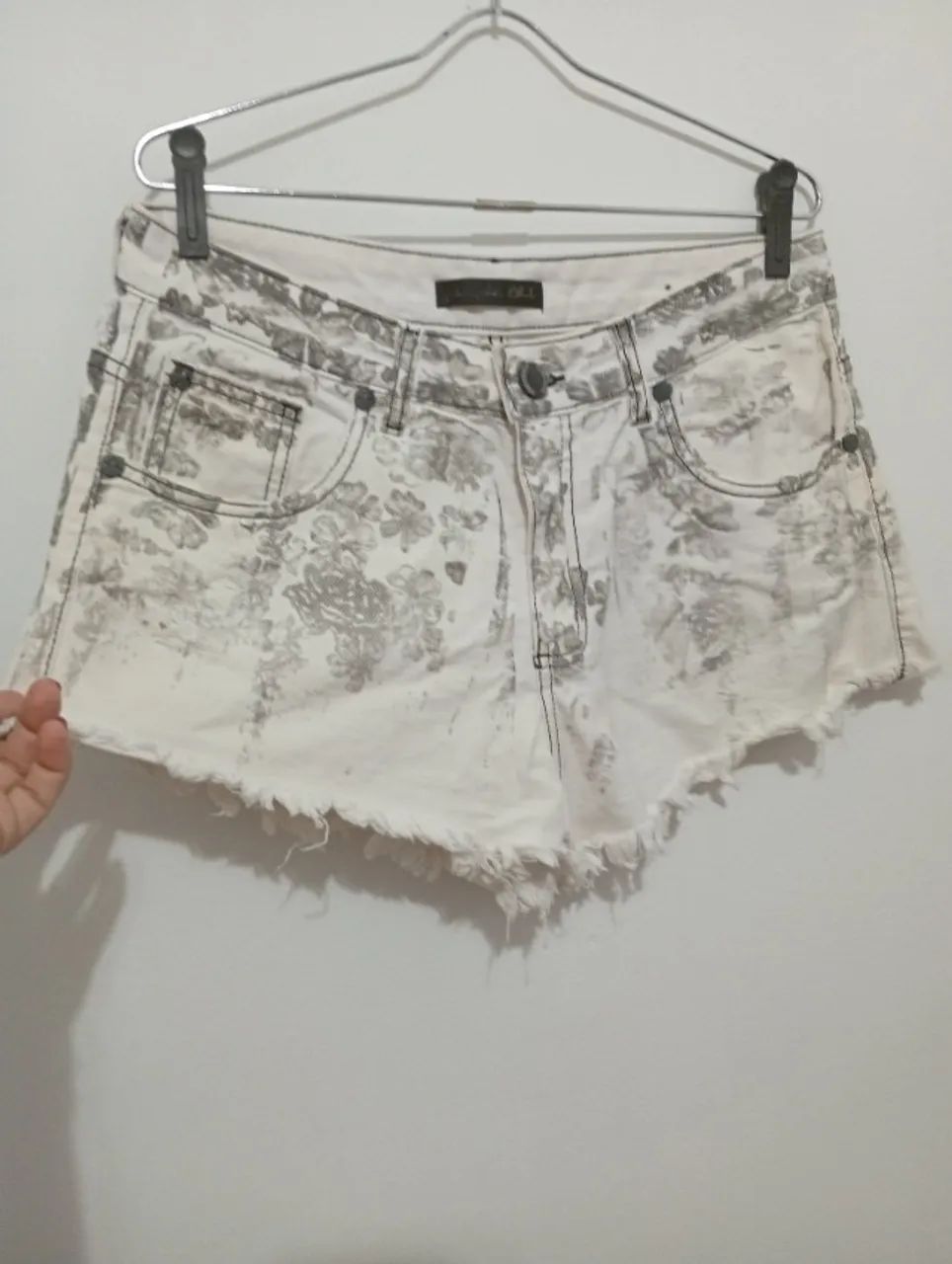 shortinho jeans estampado John John    - Foto 4
