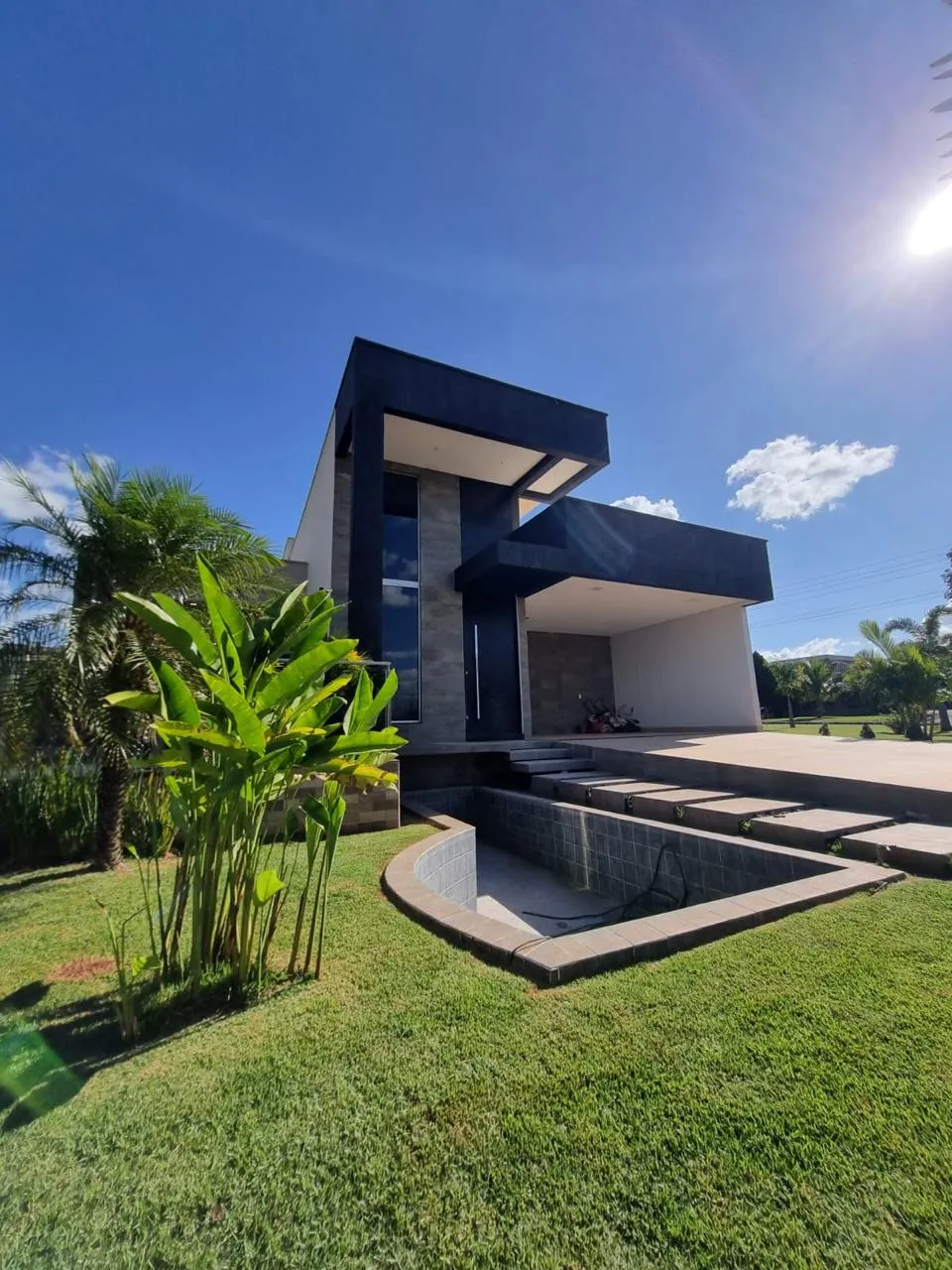 CASA TERREA CONDOMÍNIO FECHADO 850M² com 4SUÍTES