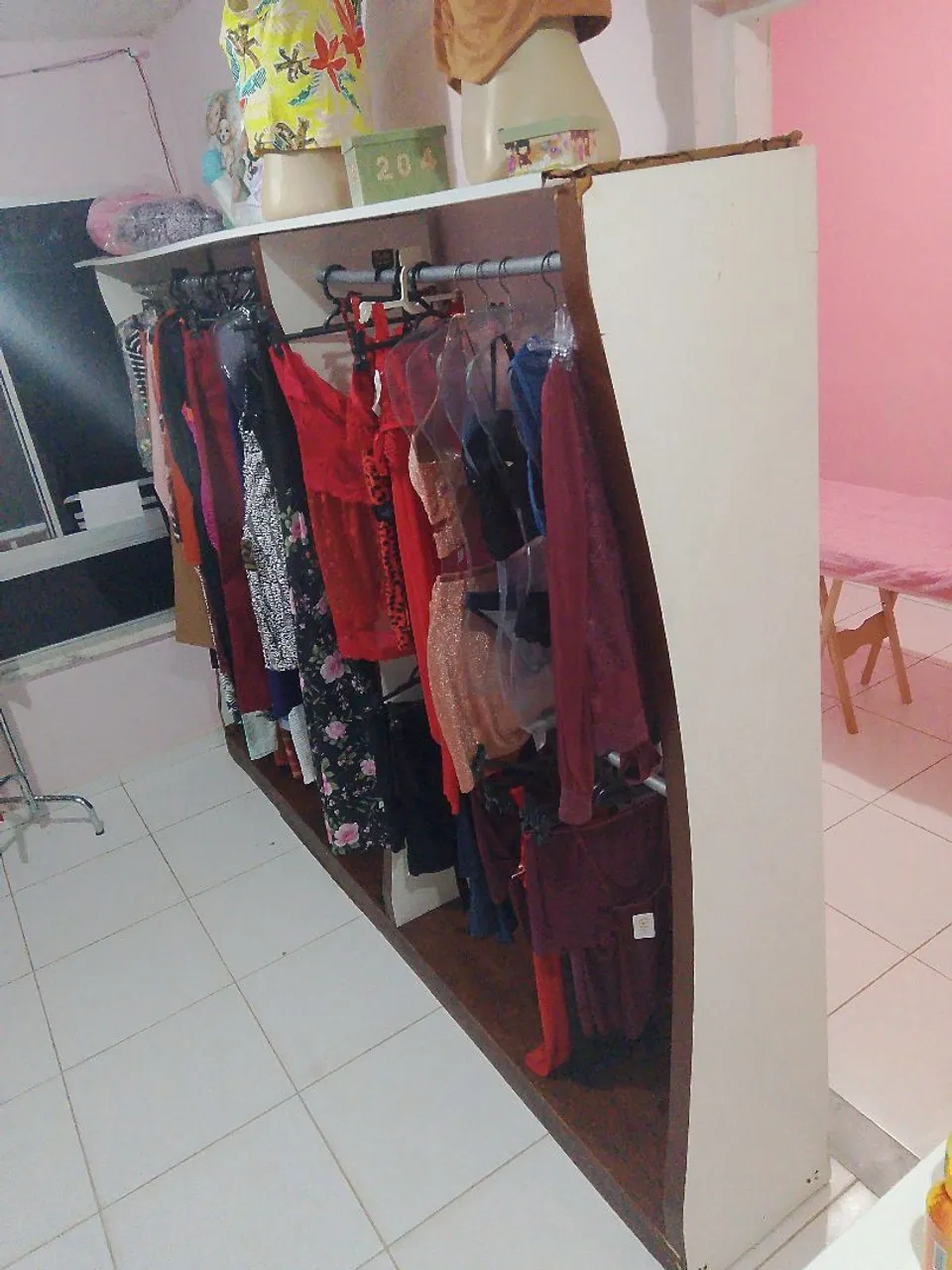 Arara de roupas para loja