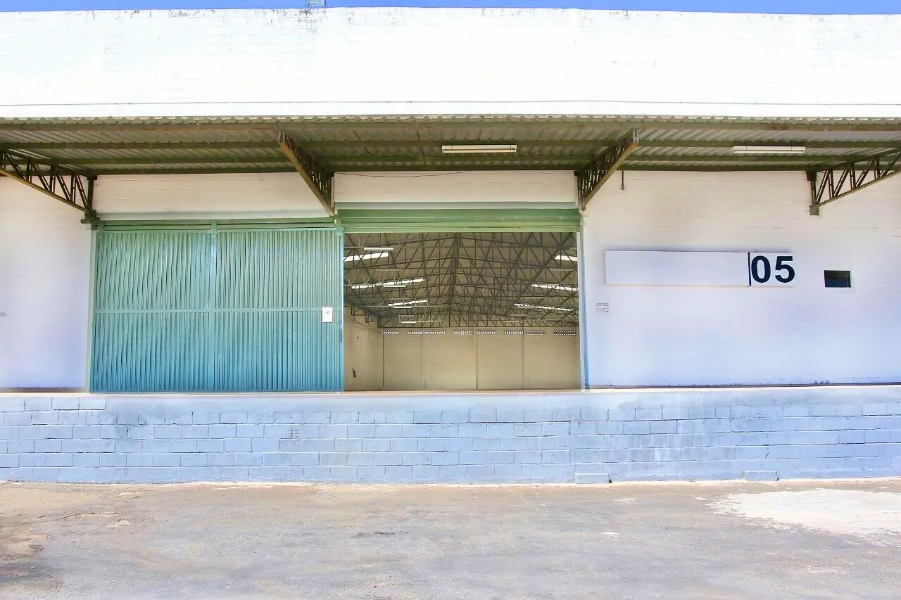 ALUGA-SE GALPÃO LOGÍSTICO - 1.400 m²