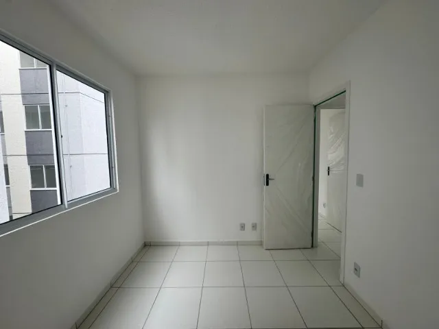 ALUGO AP NOVO NA AV. TORQUATO (próximo ao H. Delphina), 2 QUARTOS.