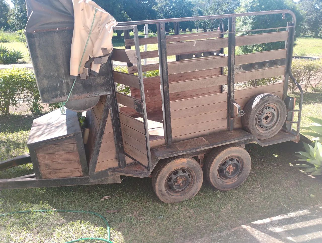 Trailer/ Carretinha trucada para transporte de animais - Foto 2
