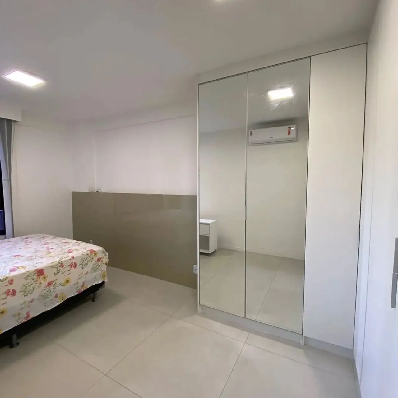 Closet branco de correr com 3 gavetas - Foto 4