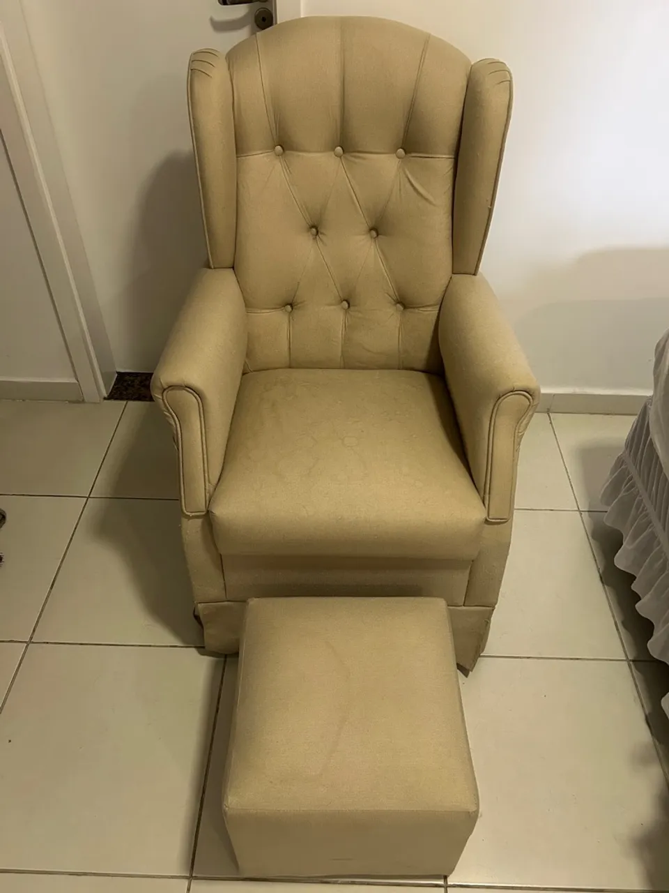 Poltrona de amamentação com Puff