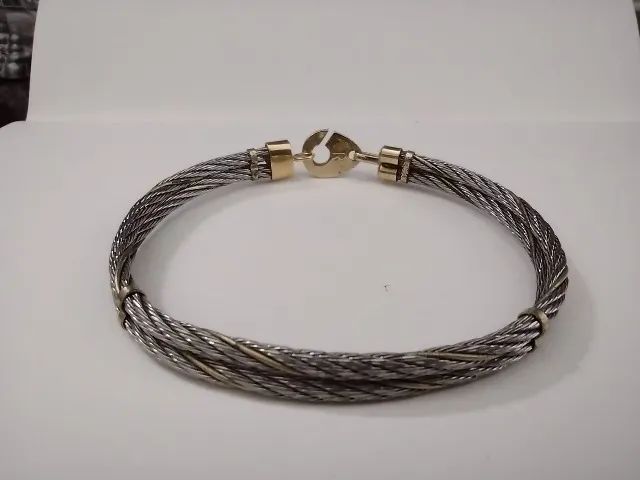 Pulseira em aço e ouro banhado