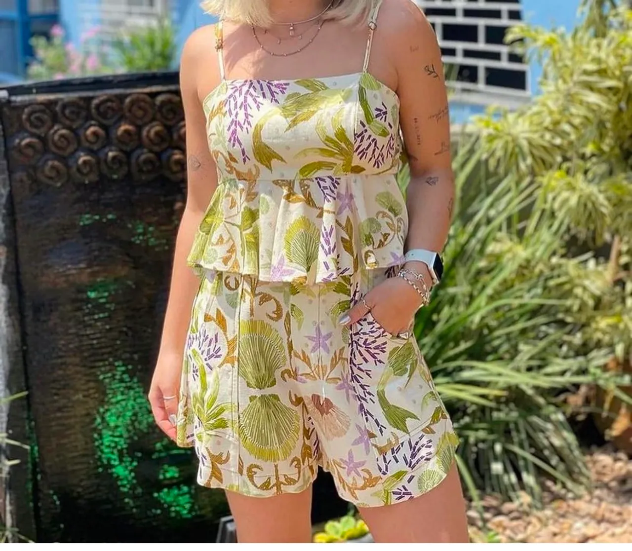 Conjunto Farm estampado floral e shorts