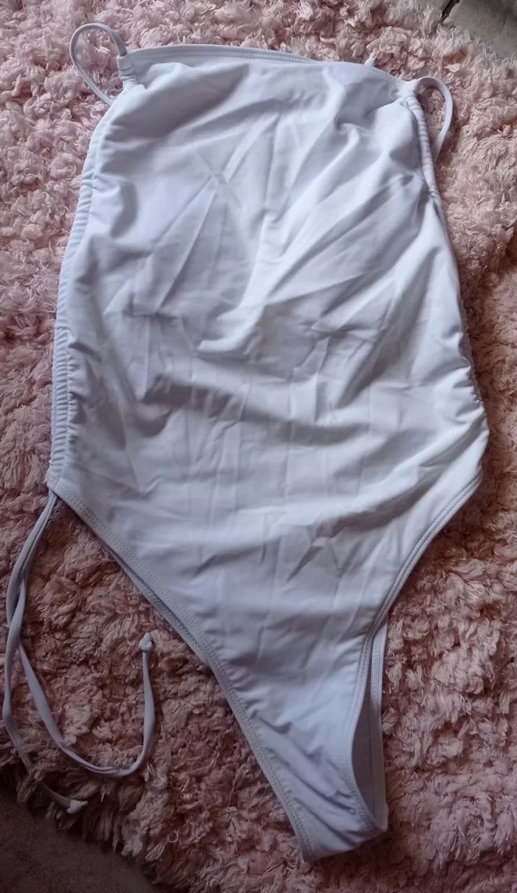 Body branco com detalhes