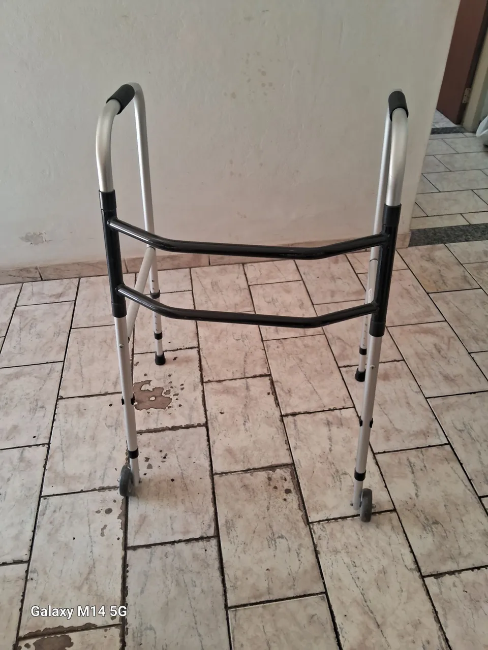 Andador para idosos com rodas *
