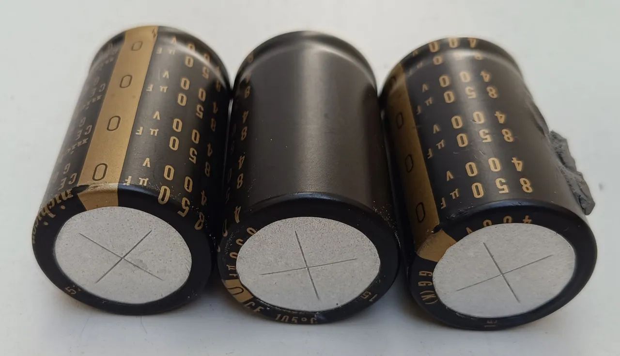 Capacitor eletrolítico Nichicon da série KG. - Foto 4