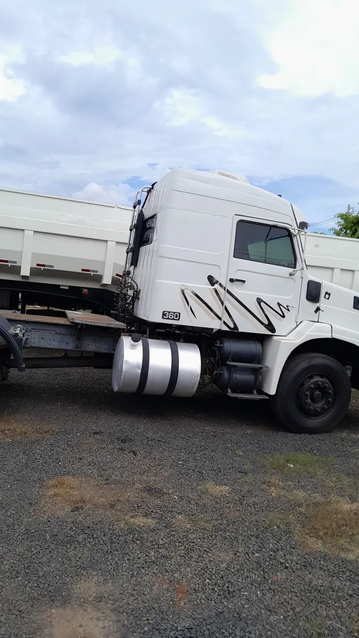Caminhão Volvo EDC Gold 6x2 1999