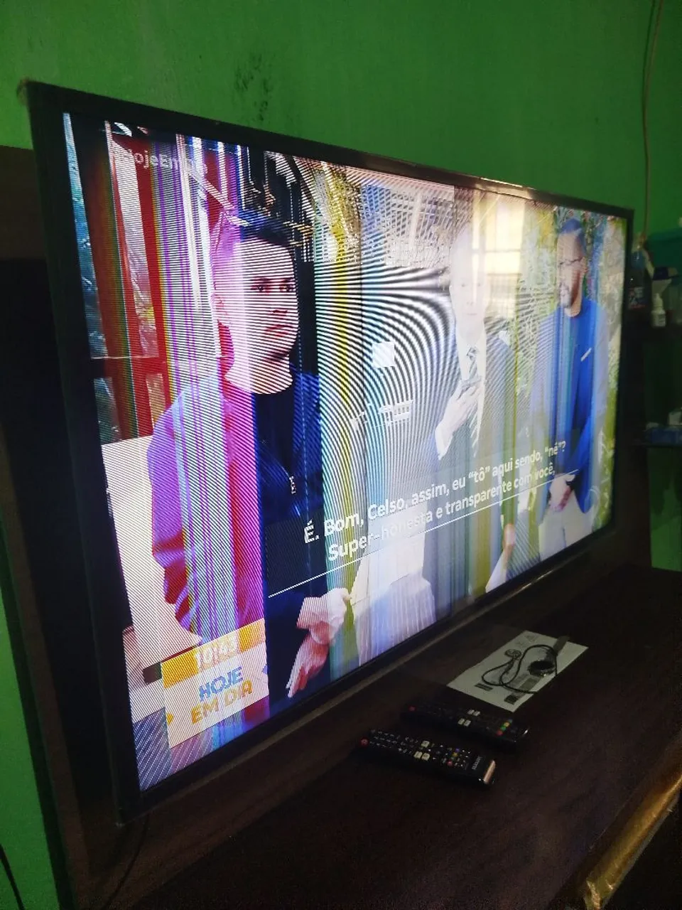 TV com defeito na tela - ideal para conserto ou peças