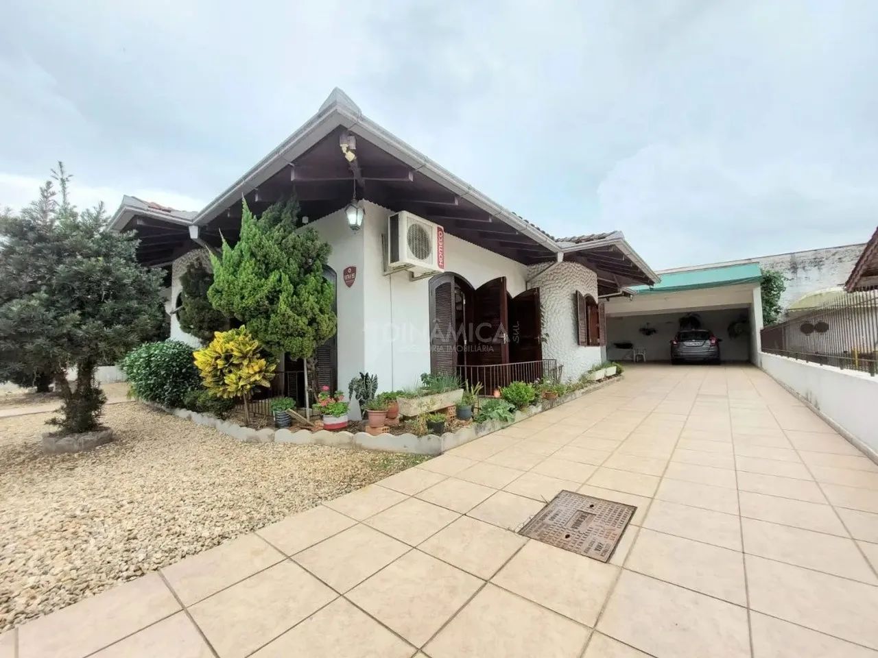Casa com 6 Dormitórios sendo 1 suíte no bairro Itoupava Norte. - Foto 3