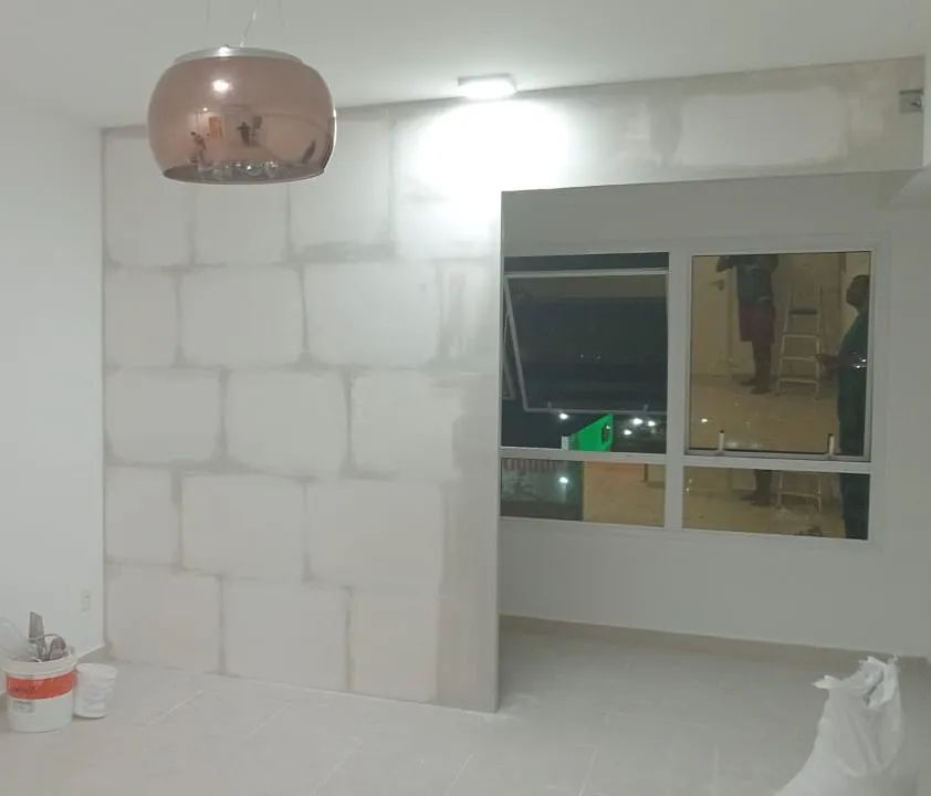 PAREDE DE GESSO COM BLOCOS 