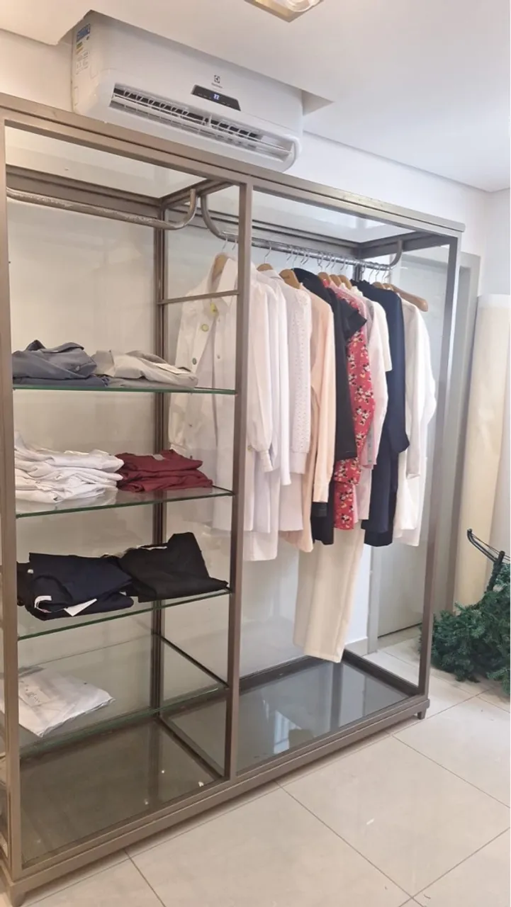 Armário tipo arara de roupas