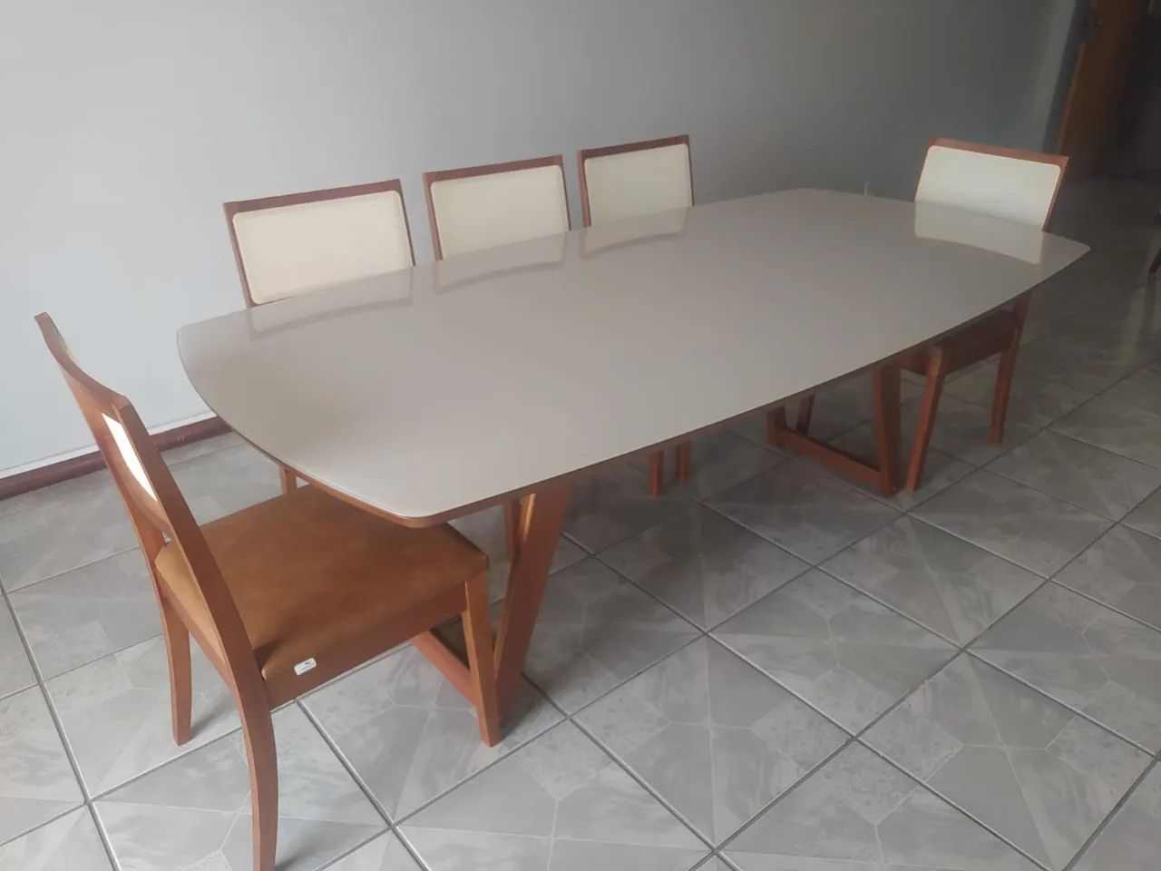 Mesa de Jantar 8 lugares - madeira maciça  - Foto 4