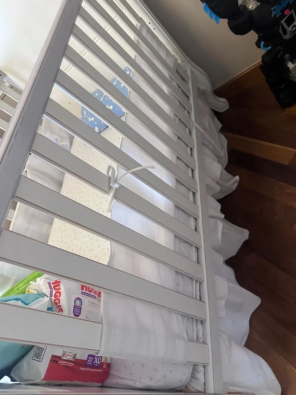Berço de Bebê Clássico com Detalhes em Capitonê madeira maciça - Foto 5