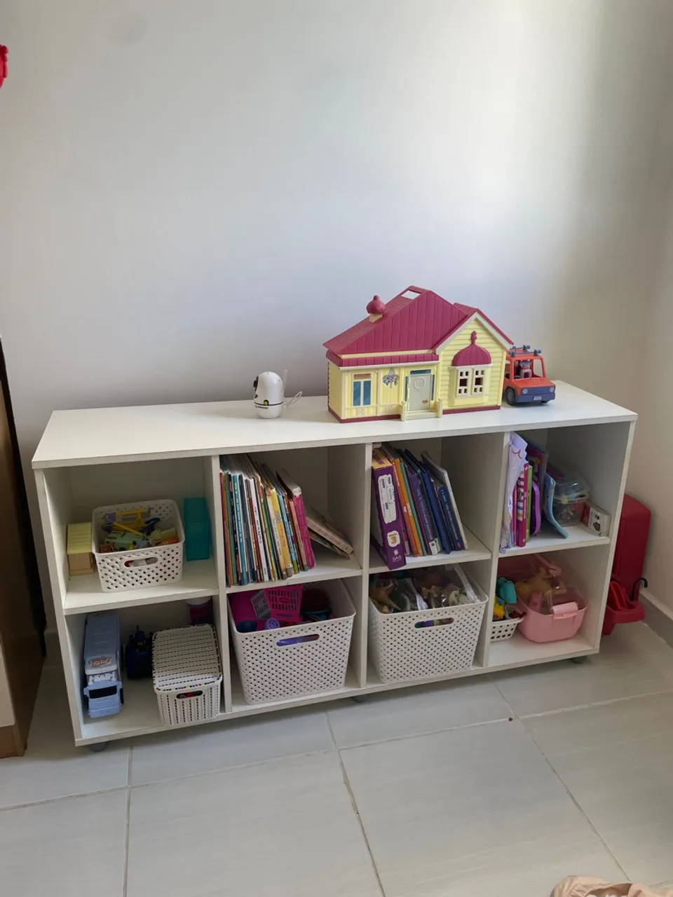 Estante com 8 nichos