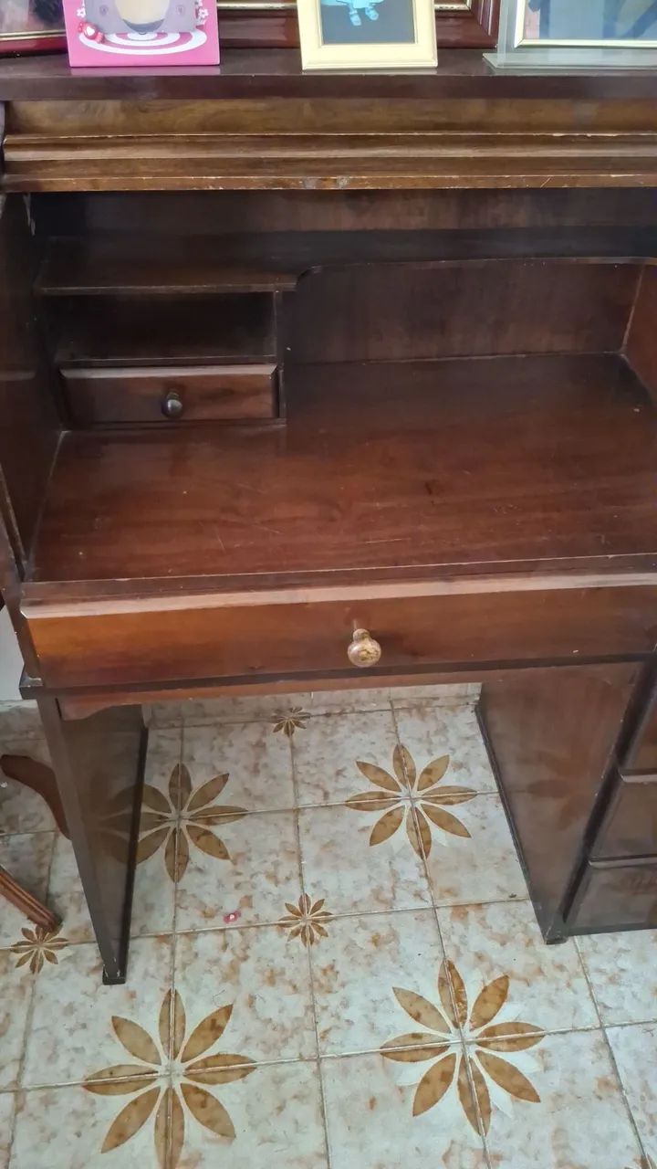Escrivaninha de Madeira com Detalhes - Foto 5