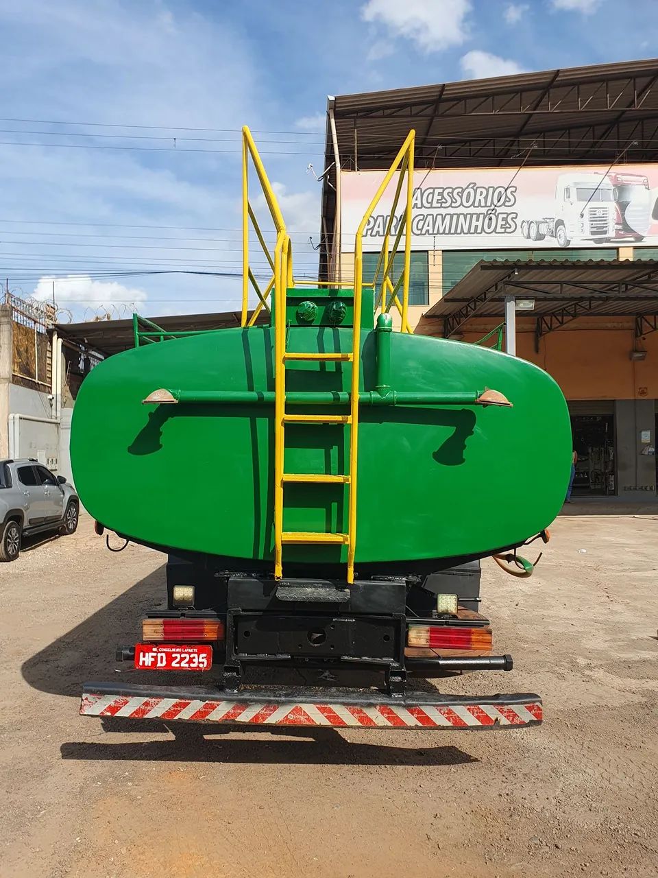 caminhão constelation 31320 pipa - Foto 5