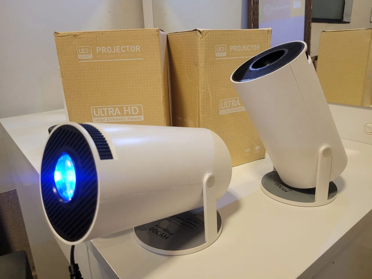 PROJETOR HY300 NOVO NA CAIXA - Foto 2