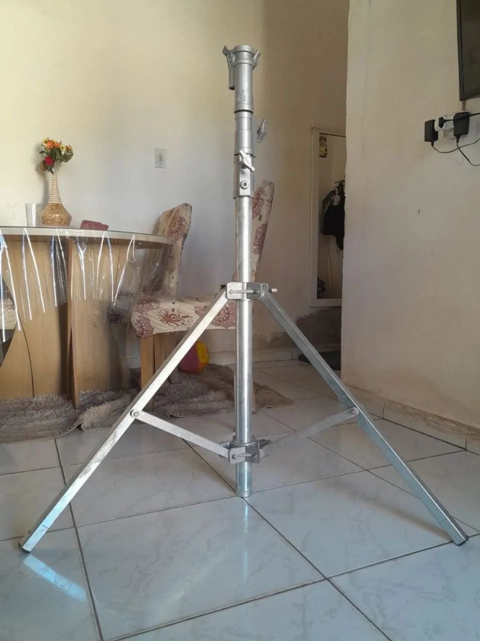 Tripé de iluminação e som em alumínio 