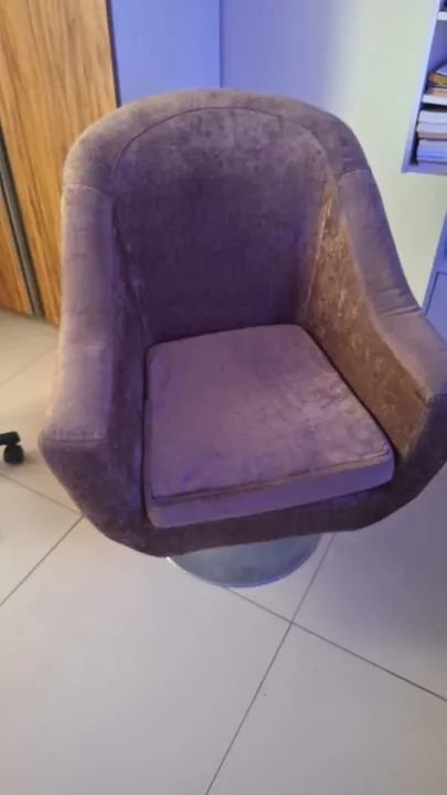 Poltrona confortável para escritório.