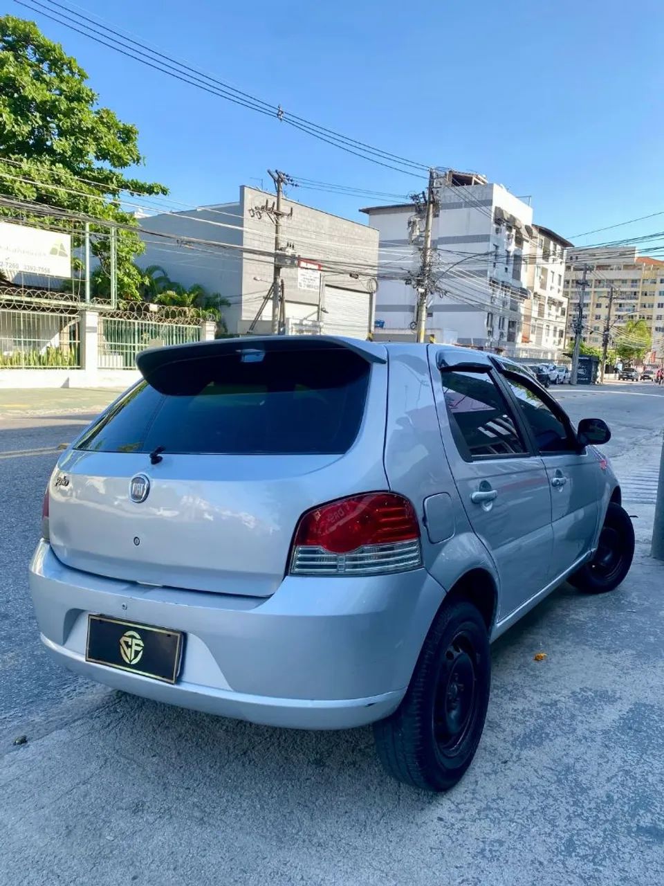 Vendo Palio Attractive 1.4 2011 - Foto 4
