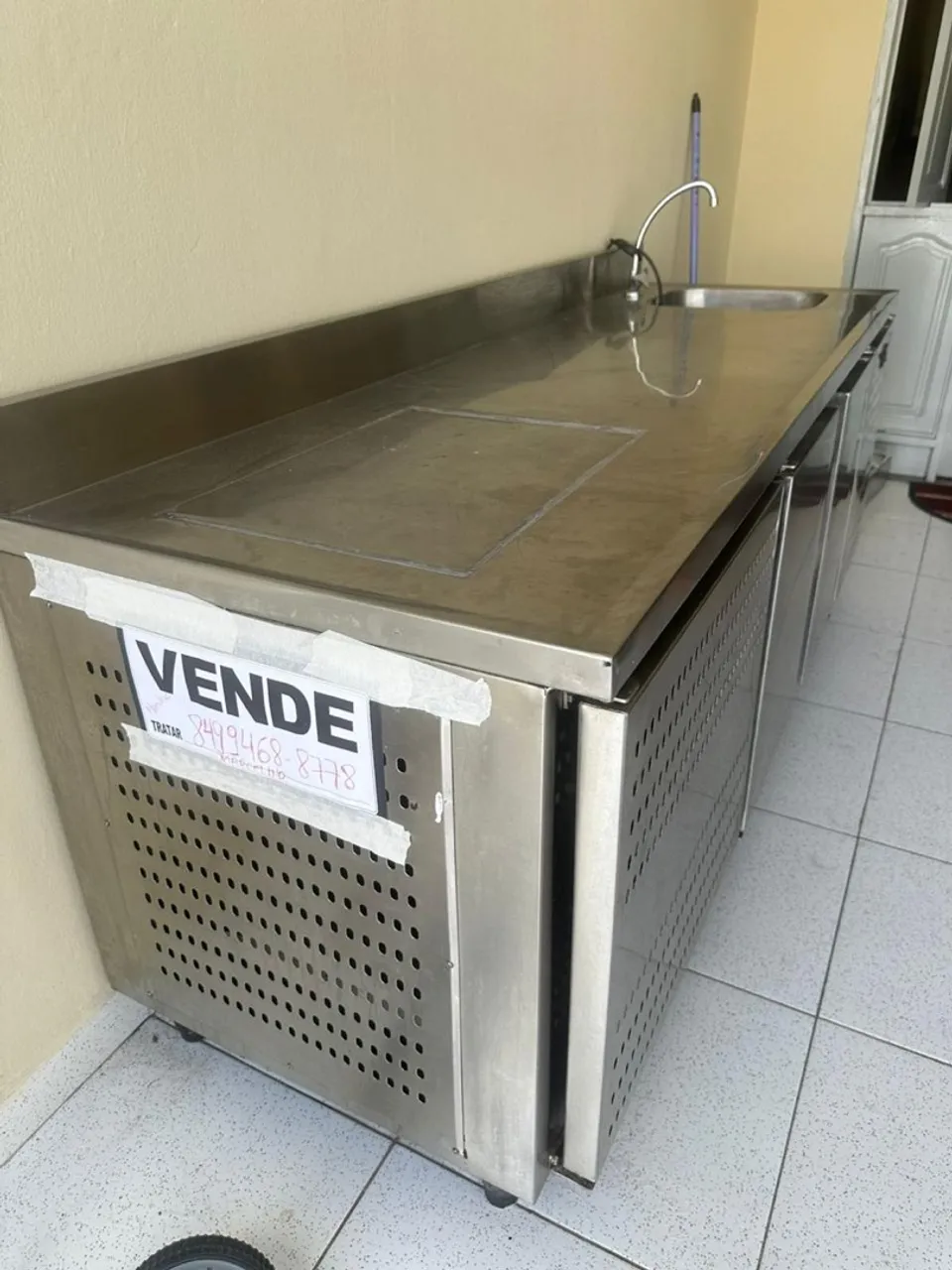Bancada de Aço Inox com Pia e Compartimentos